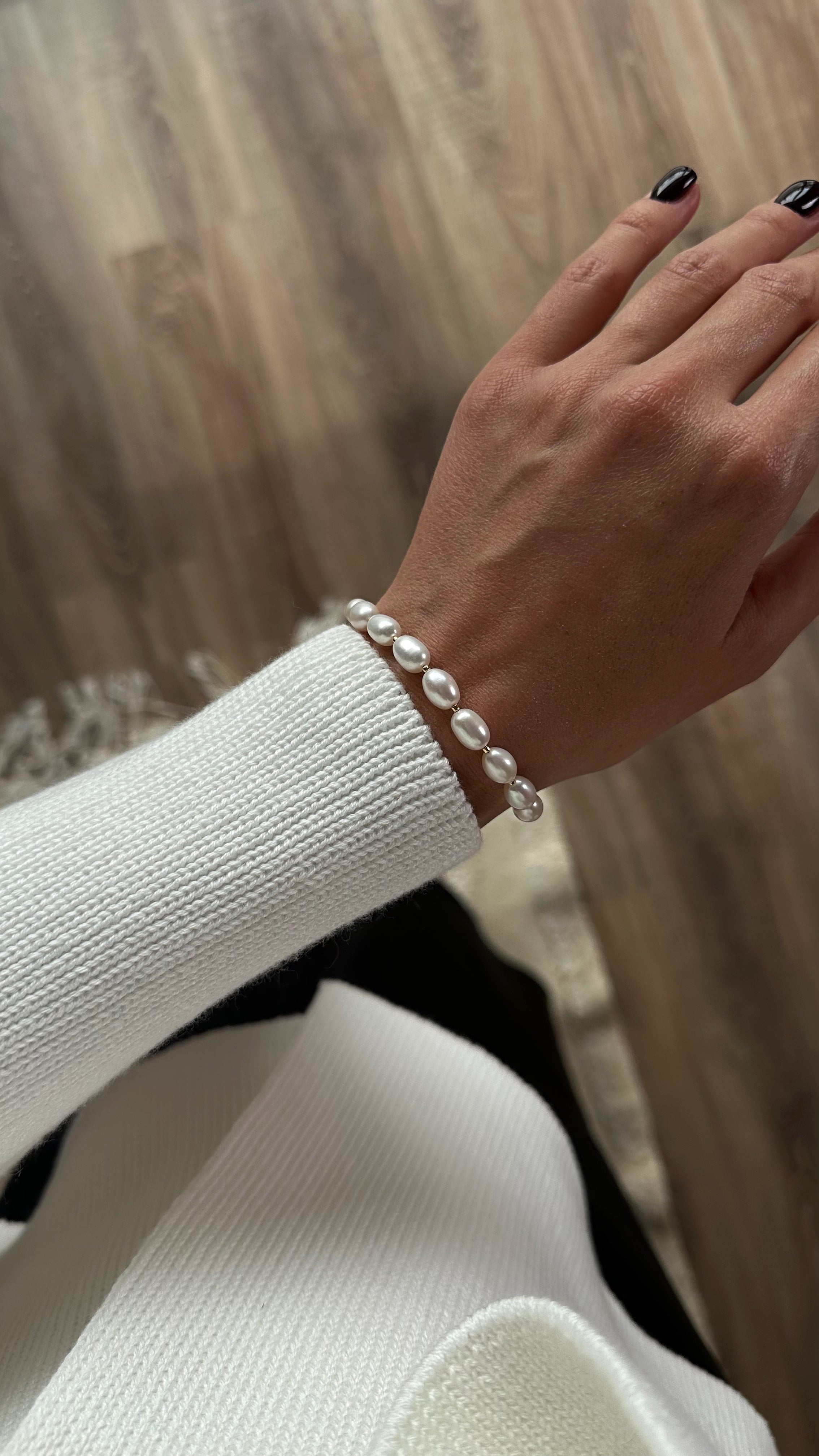 Delicate freshwater pearl and Japanese bead bracelet with 18K gold stainless steel hardware – handmade jewelry by Lamari