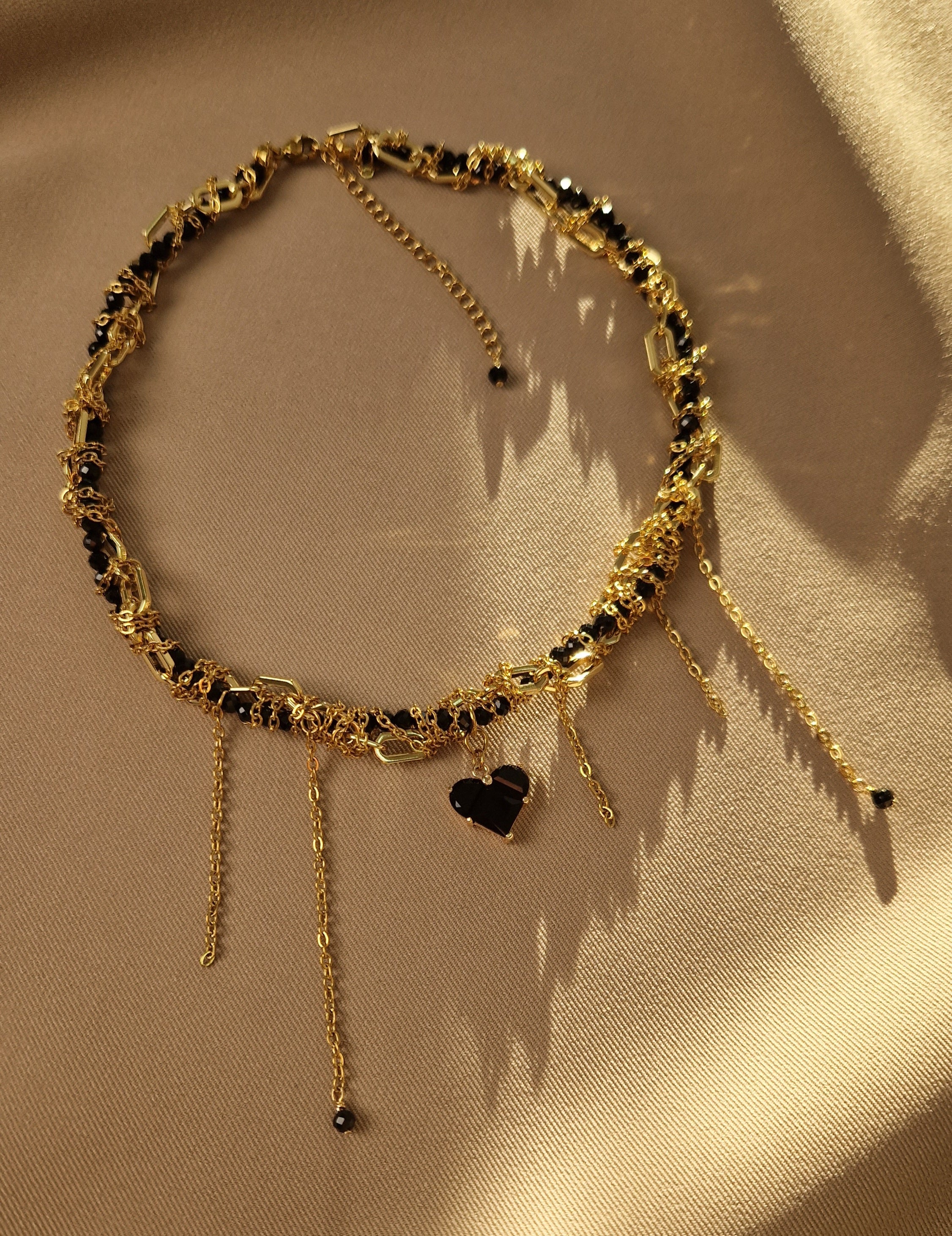 Chunky gold plated heart pendant spinel choker necklace with twisted chain and matching dangle heart earrings, elegant boho style jewelry set