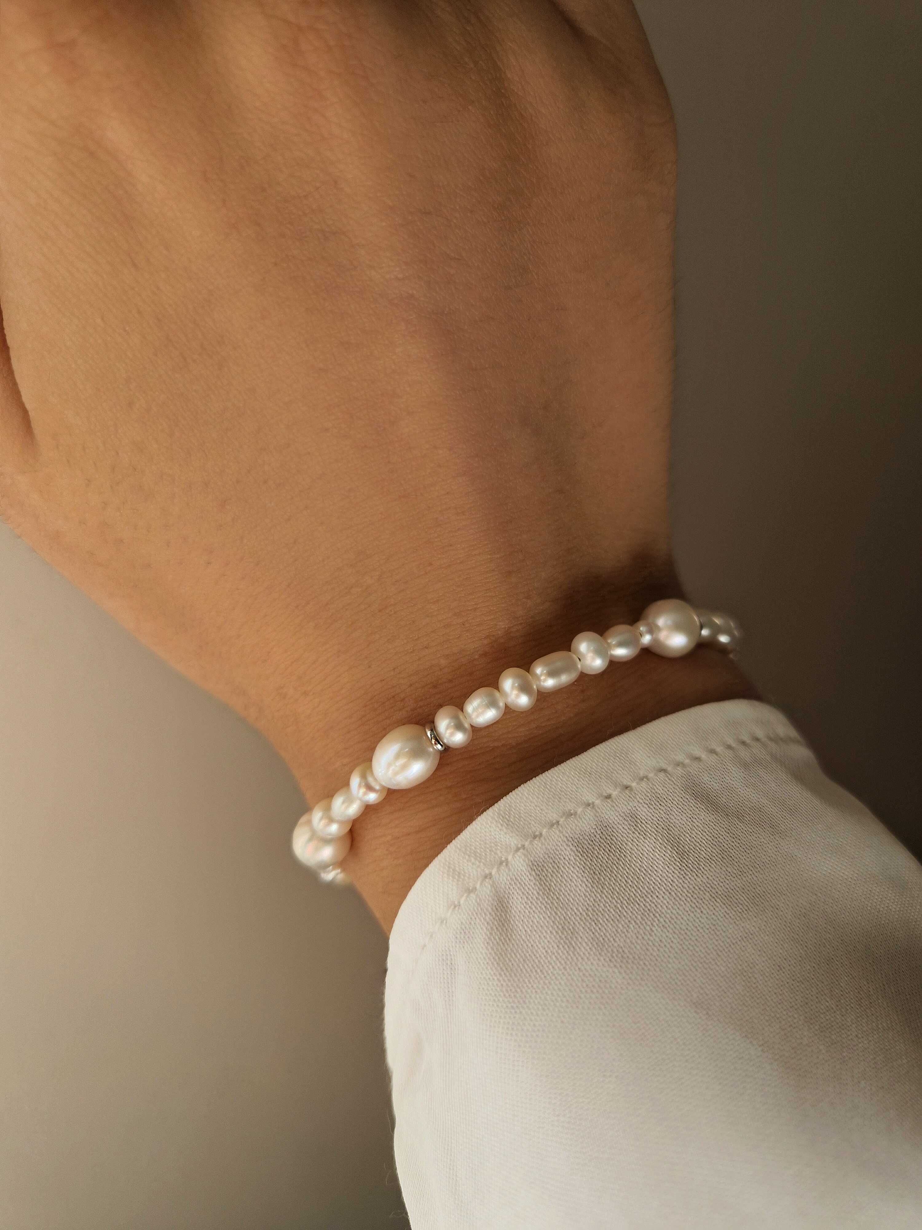 Elegant bracelet featuring sparkling clear crystal beads and a single natural freshwater pearl — delicate and refined design with durable, hypoallergenic stainless steel hardware, perfect for any occasion and everyday wear.