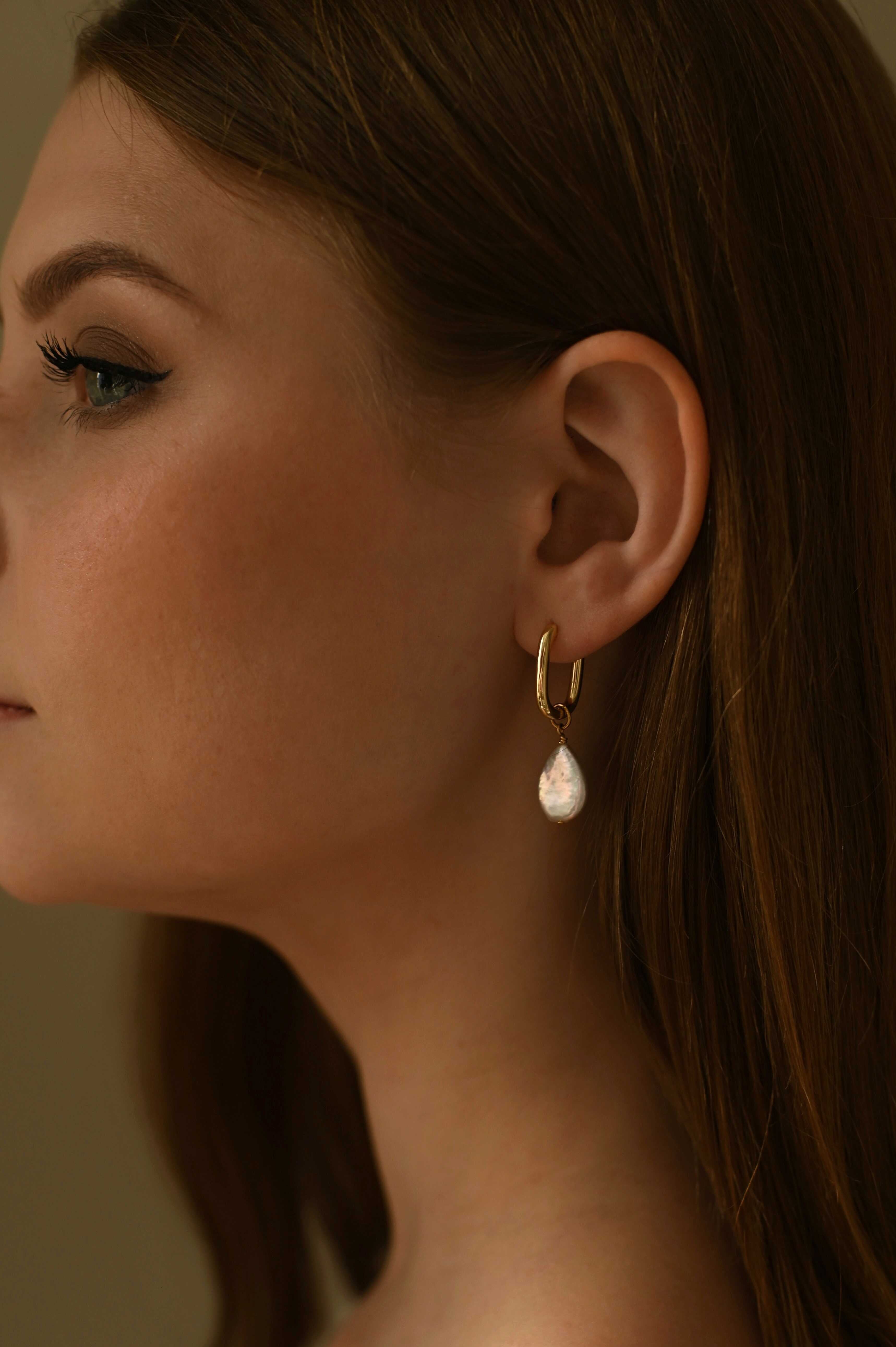 Convertible gold-plated brass earrings with detachable natural freshwater pearls, hypoallergenic and versatile for both classic feminine and minimalist looks.