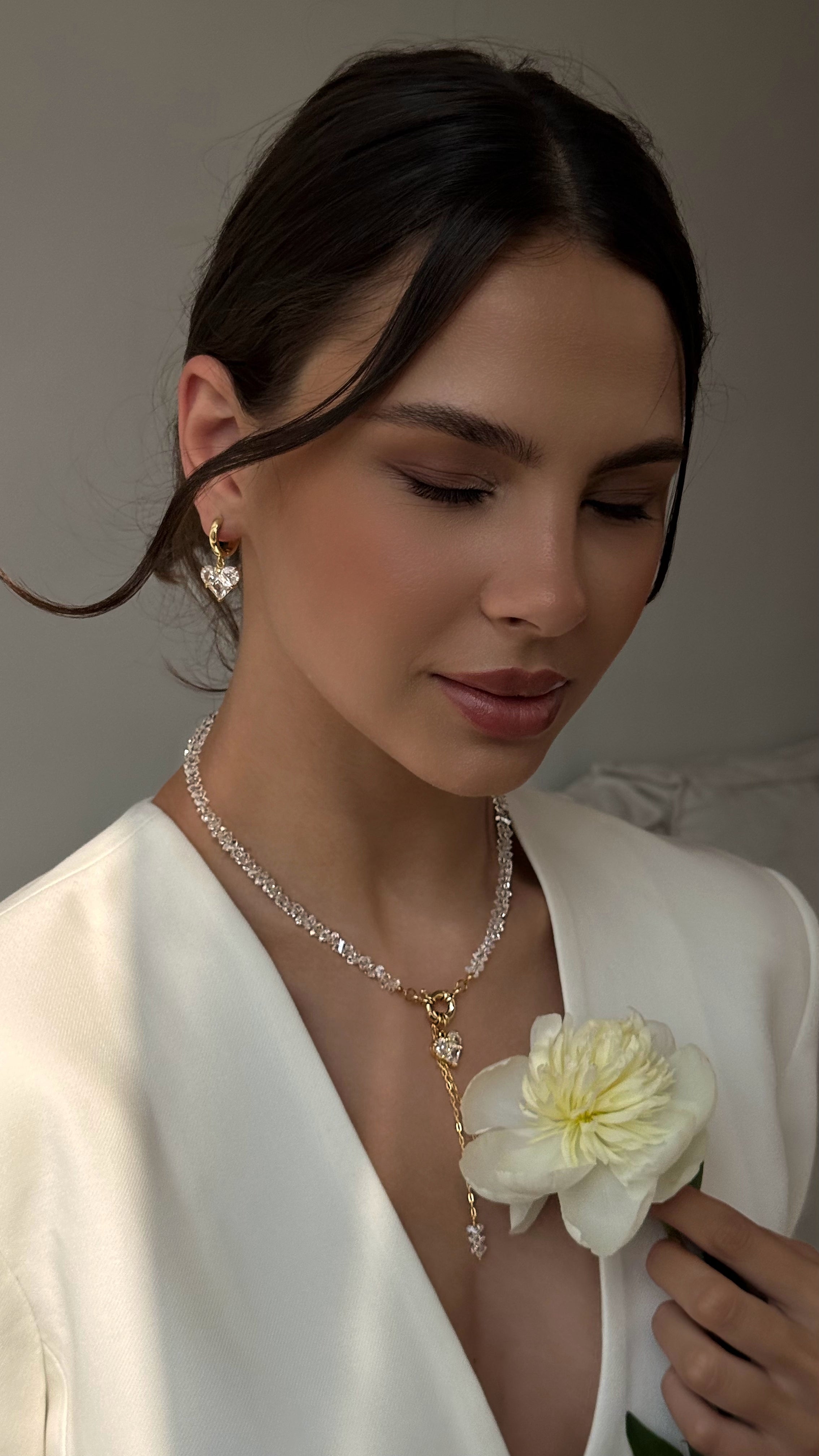 Elegant necklace with hand-selected clear crystal beads, heart-shaped pendant, and statement clasp detail — transparent crystals paired with gold-tone hardware for a timeless accent perfect for everyday wear and special occasions.