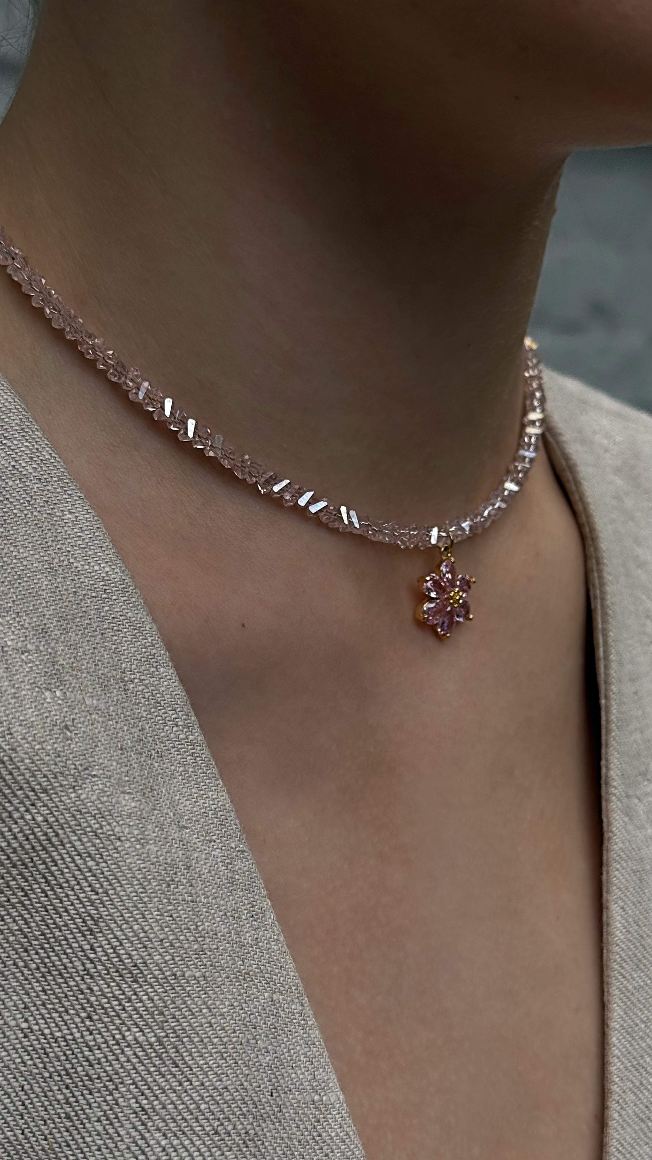 Delicate crystal choker with a charming flower accent. A feminine and sparkling accessory that adds a romantic touch to everyday or special occasion outfits.